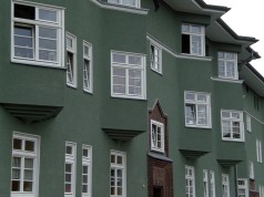 Fassadenansicht eines Siedlungswohnhauses