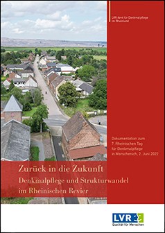 Titelbild Mitteilungsheft 39 - Denkmalpflege und Strukturwandel im Rheinischen Revier, Vogelperspektive auf den Veranstaltungsort Morschenich-Alt.