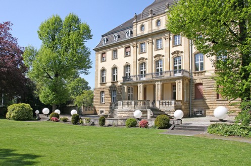 Gartenansicht des Schloesschens der Bezirksregierung