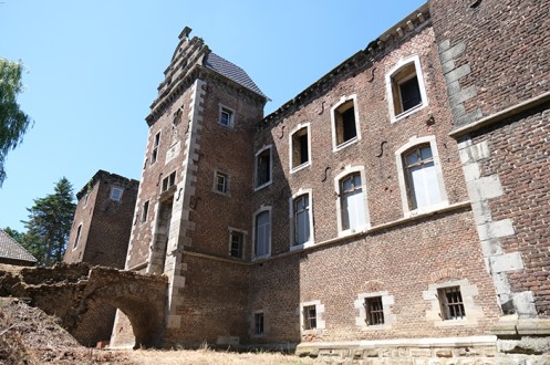 imposantes Gebäude aus Ziegelmauerwerk