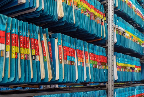 blaue Akten in H&auml;ngeregistratur
